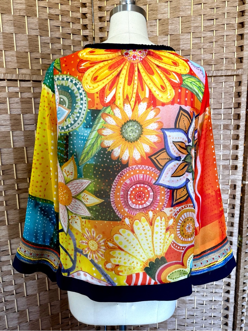 EUC Desigual bright bold floral print blouse L - Picture 8 of 12